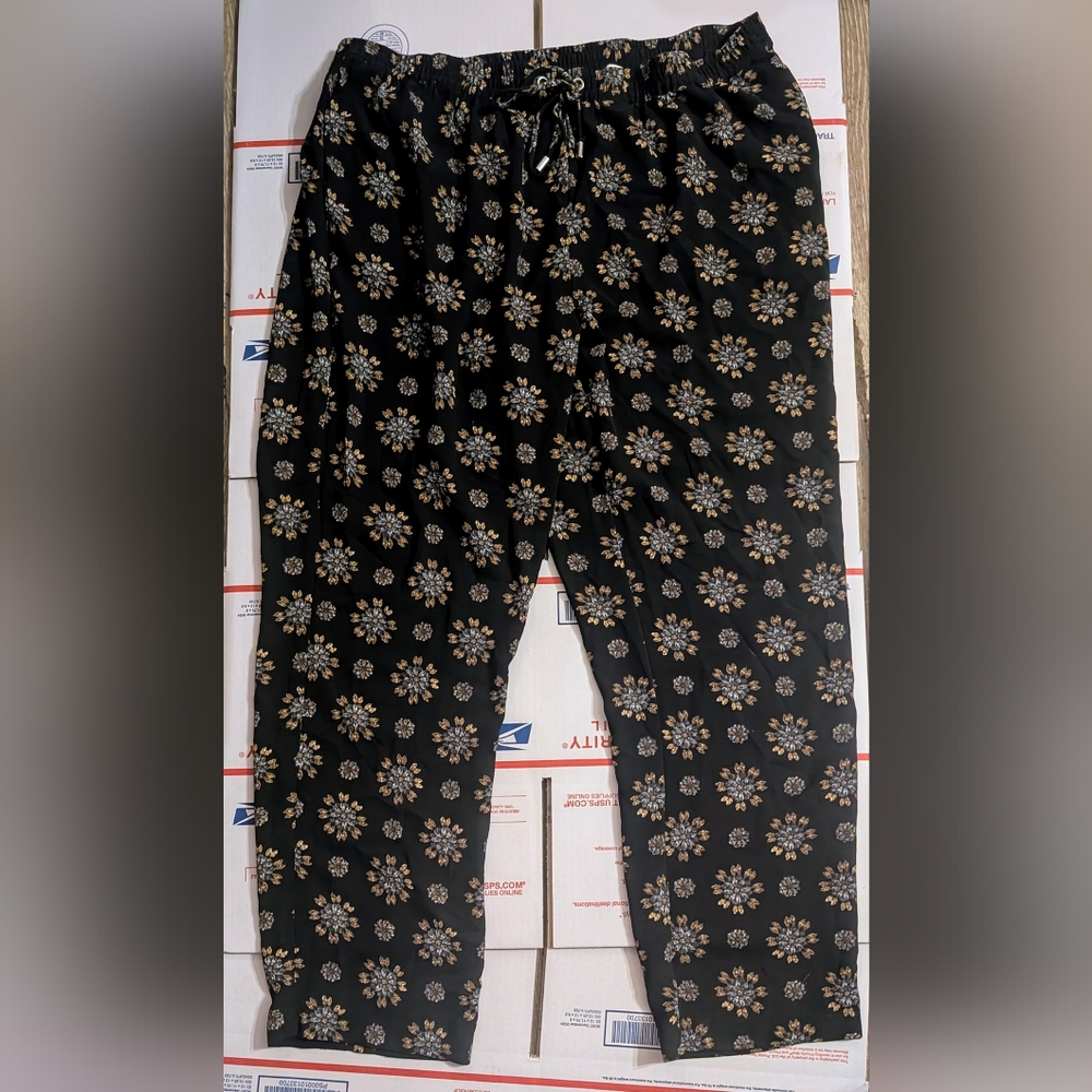 Michael Kors Women's Black Floral Print Lounge Pants - Picture 3 of 4